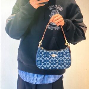 Coach Teri Shoulder Bag In Signature Denim